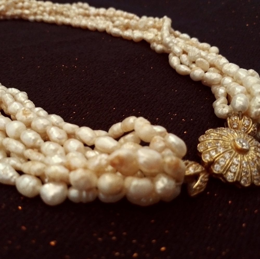 Natural Pearl and 18kt gold necklace